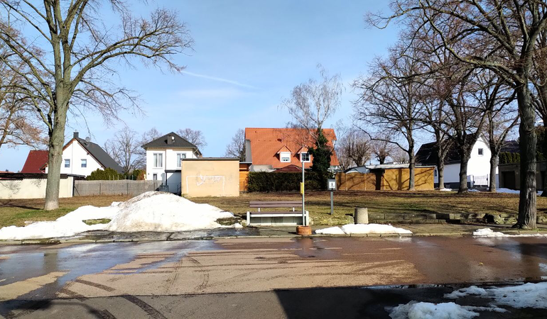 Blick auf den Neubornaer Platz im Winter.